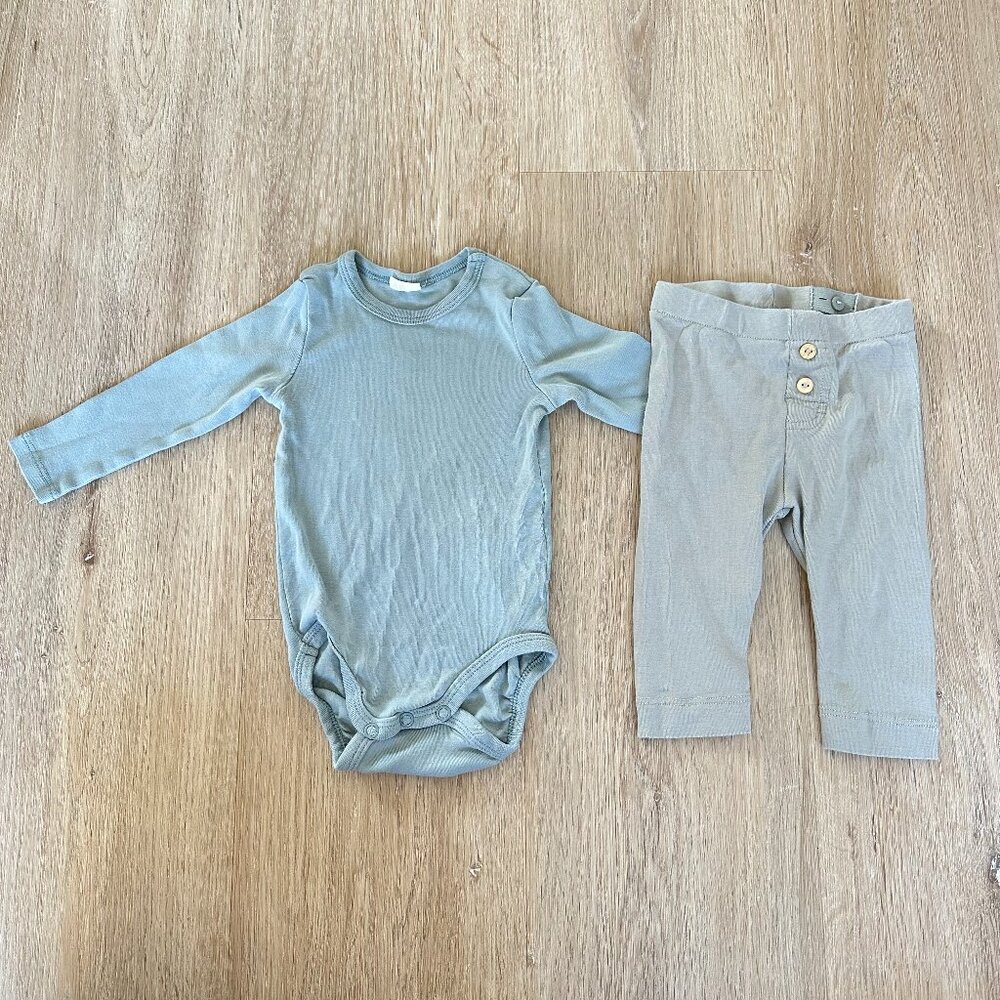 H&M Baby Unisex Neutral Long Sleeved Bodysuit and Pants Set, Size 6M